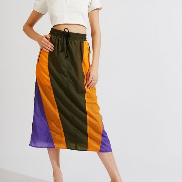 Kurt Lyle Dresses & Skirts - Kurt Lyle Patrona Midi Skirt XS